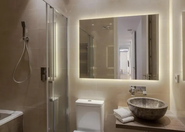 Elegant Retreat In City Center Apartment Rome