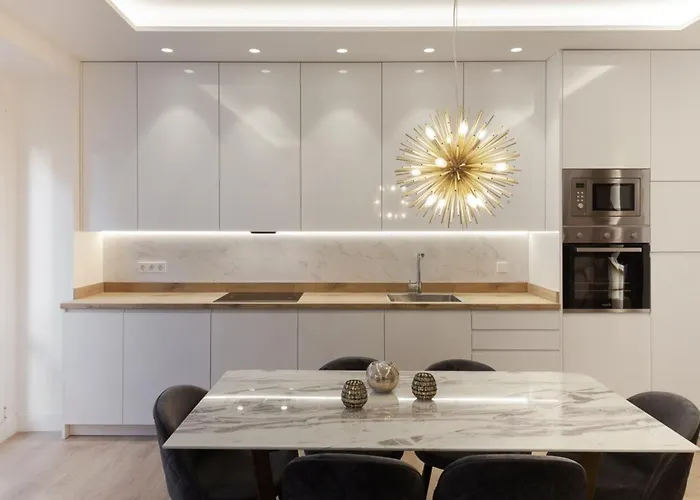 Elegant Retreat In City Center Apartment *